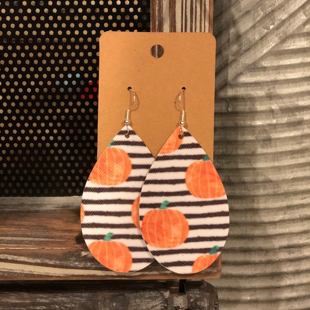 Leather earrings